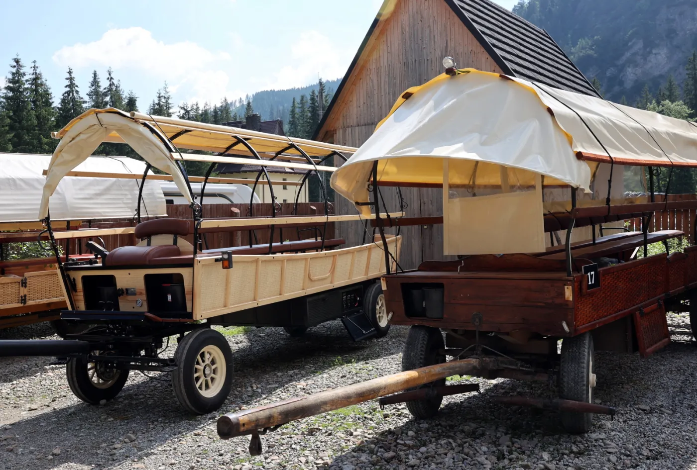 Testy hybrydowego wozu konnego w Tatrach. Ma wozić turystów do Morskiego Oka