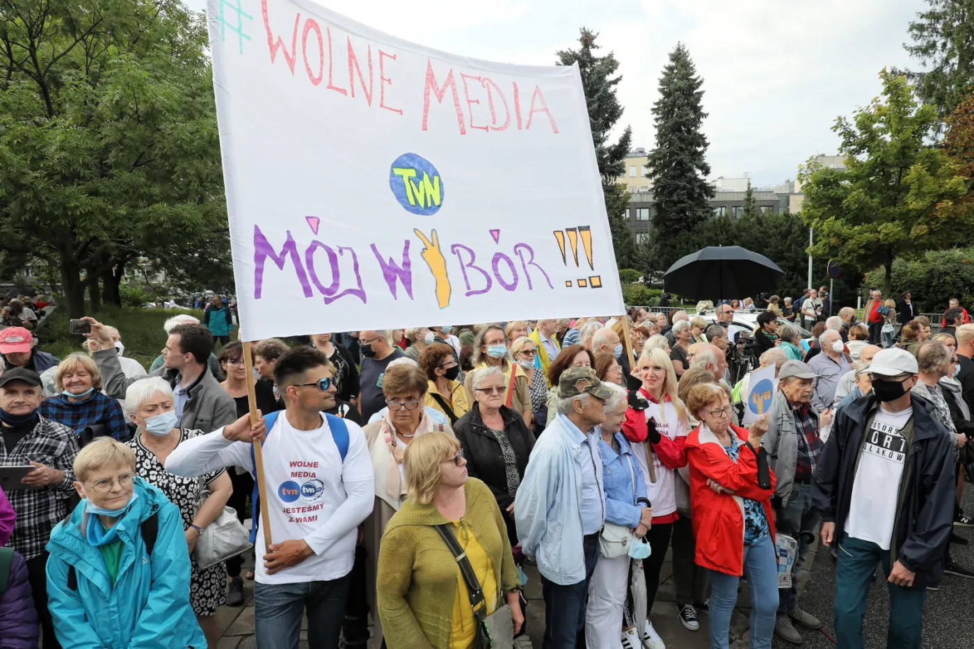 "Wolne media, wolni ludzie, wolna Polska”. W całej Polsce manifestacje w obronie TVN