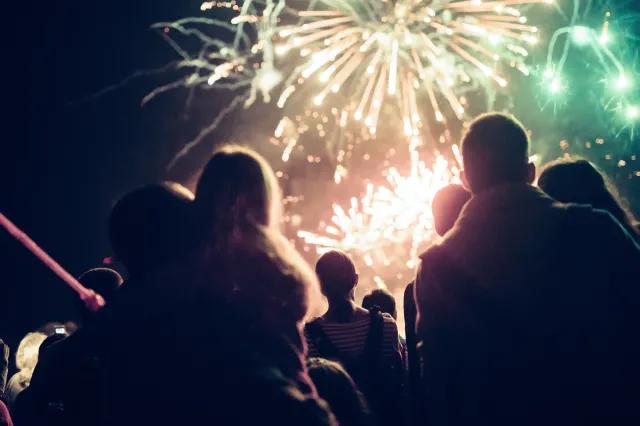Fajerwerki w sylwestra. Czy można ich używać? Jakie są kary?