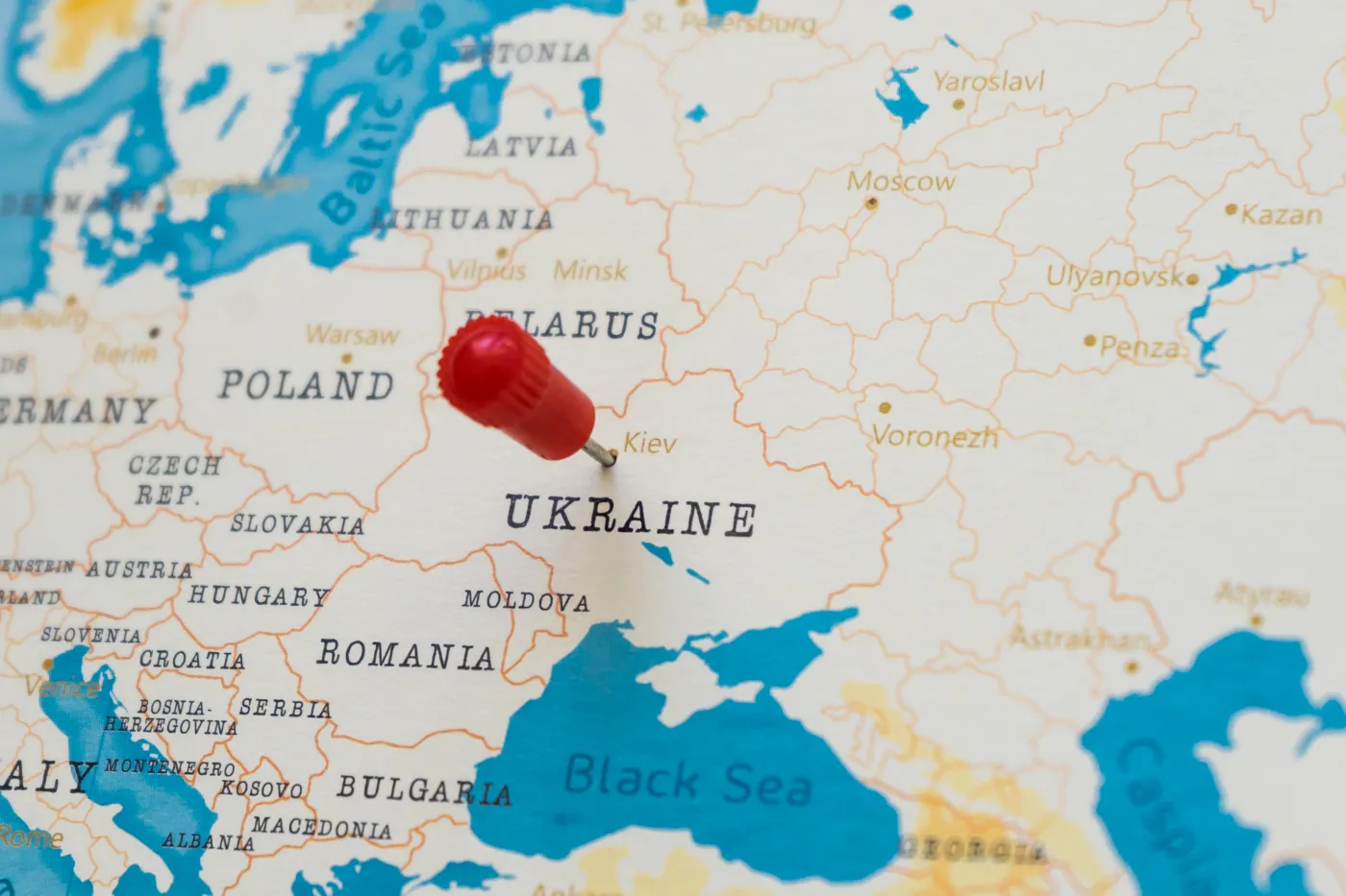 73 proc. Polaków boi się, że wojna na Ukrainie zagraża bezpieczeństwu Polski [SONDAŻ]