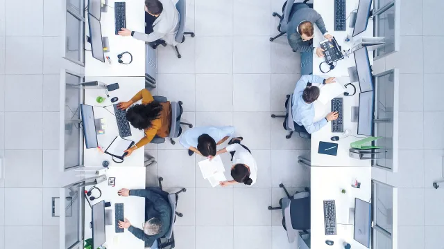 Pokolenie Z i millenialsi chcą awansów i podwyżek