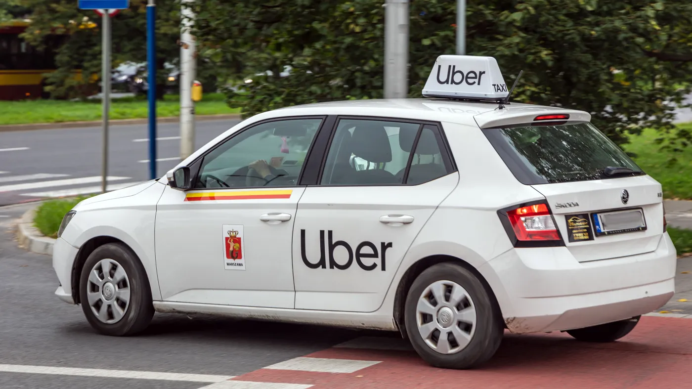 Ważne zmiany w prawie. Kierowcy z tzw. taksówek na aplikację muszą mieć polskie prawo jazdy