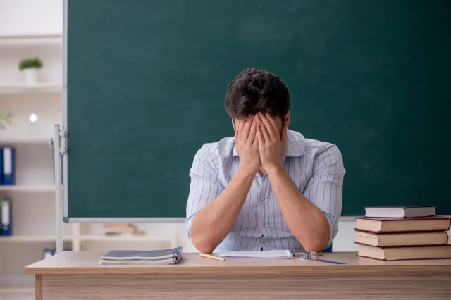 Pracownicy szkół muszą donieść zaświadczenie z RSPTS. Sądy nie nadążają z ich wydawaniem