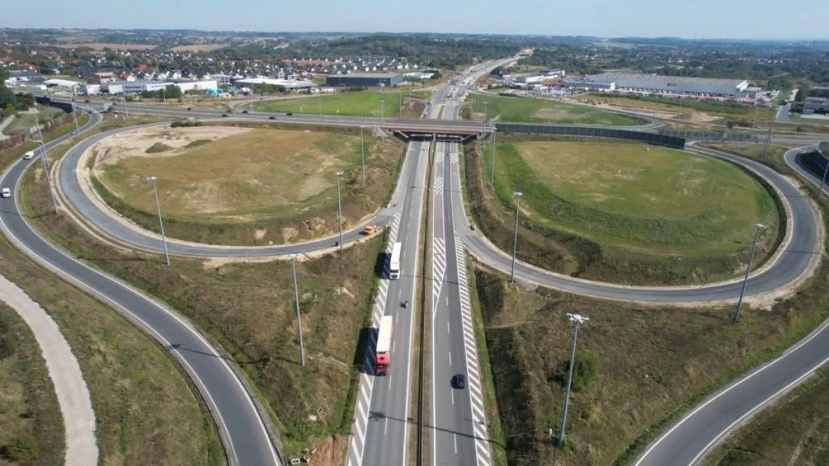 Tunele, estakada i trzy pasy ruchu. Północna obwodnica Krakowa jest prawie gotowa. Kiedy pojadą tamtędy pierwsi kierowcy [ZDJĘCIA]