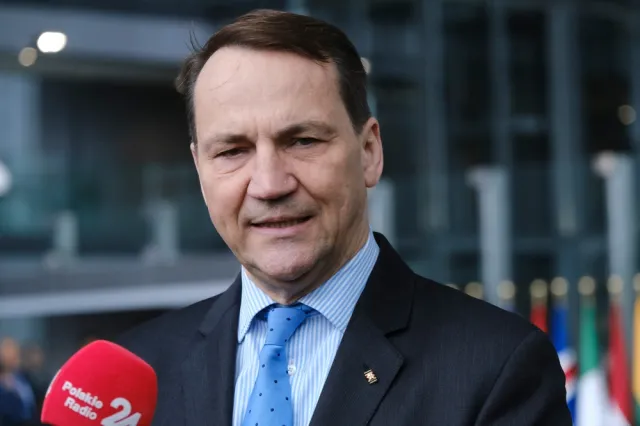 Sikorski: Ukraina może się bronić do końca roku przy wsparciu UE. Putin musi to wziąć pod uwagę