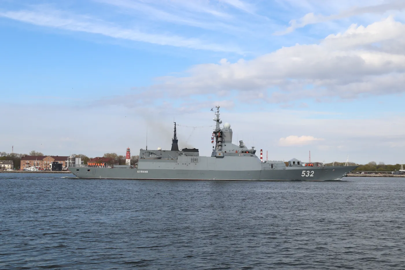Statek pełen broni tuż pod nosem NATO. Odważna demonstracja Rosjan