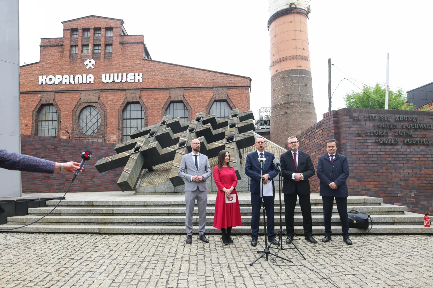 Grzegorz Braun stracił immunitet Parlamentu Europejskiego. Chodzi o aferę z gaśnicą