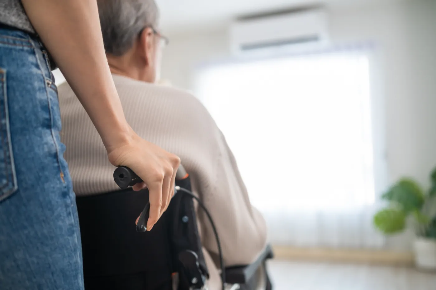 Polska się starzeje. Szybko rośnie liczba seniorów wymagających pomocy, a maleje liczba opiekunów. Co zmieni bon senioralny?