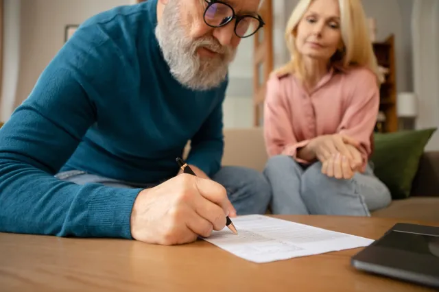 343,87 zł podwyżki dla seniorów. Otrzymają pieniądze niezależnie od uprawnień emerytalnych. W 2025 roku zmieniły się zasady