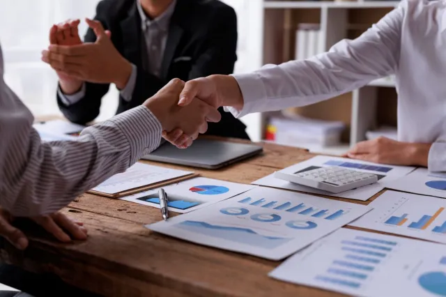 Takiego przejęcia jeszcze nie było. Znana polska firma, żyła złota, już nie jest polska. Gigant przechodzi w zagraniczne ręce