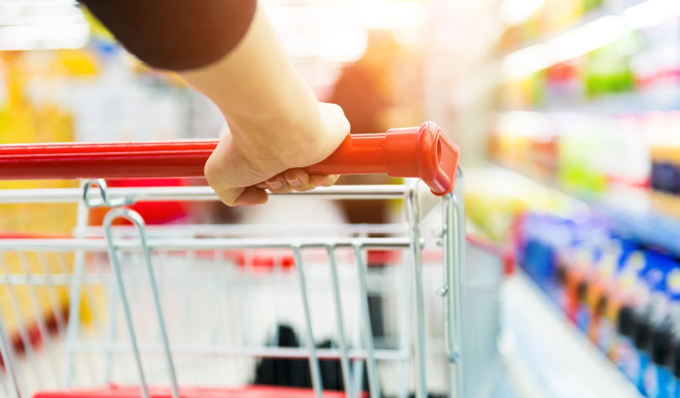 Zakupy są tańsze, ale nie wszędzie. W tych sieciach zapłacimy mniej [BADANIE]