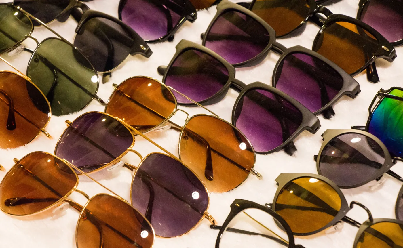 Większość dostępnych na rynku okularów przeciwsłonecznych nie spełnia podstawowych wymagań