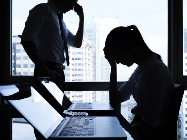 Połowie z nas grożą depresja, lęki i uzależnienia. Pęd do bogacenia się wśród czynników ryzyka [WYWIAD]