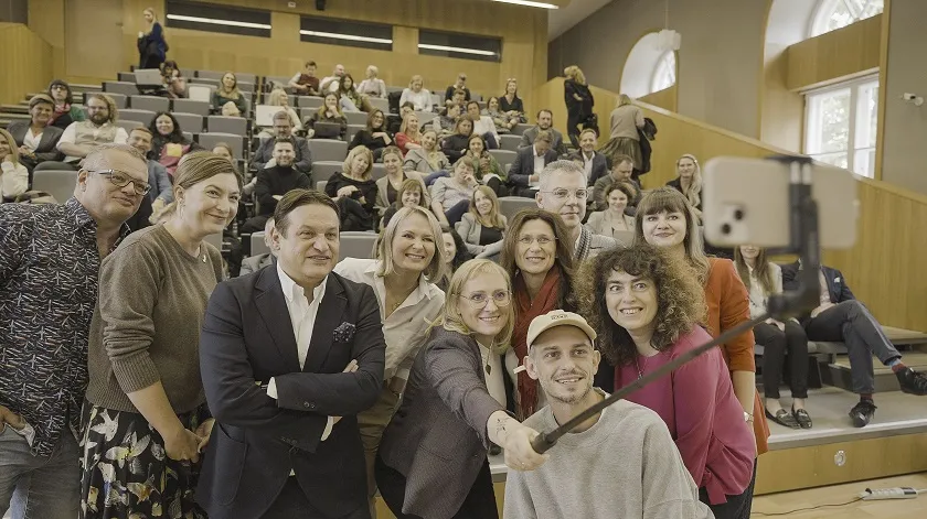 Jak zbudować więzi i poczucie przynależności w grupie?