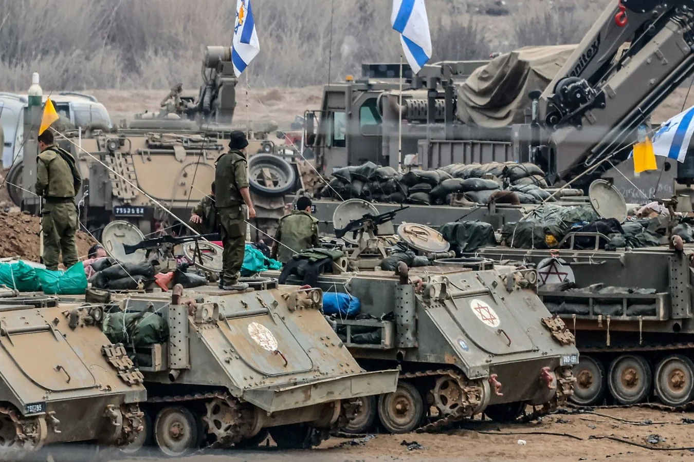 Izraelskie wojsko zaatakowało miasto Gaza z dwóch stron czołgami i piechotą