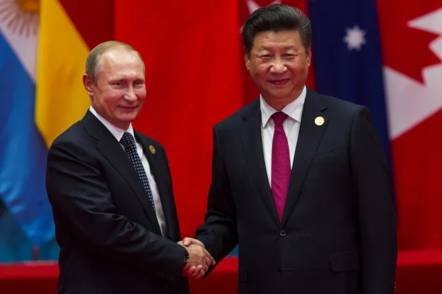 Szpiedzy Putina i Xi zalewają Francję: Rosja "przekupuje" byłych przywódców. Chiny stawiają na kulturę i dobry PR