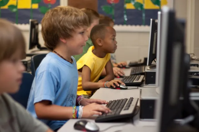Edukacja przy pomocy tabletów i laptopów. Co o tym sądzą niemieccy eksperci?