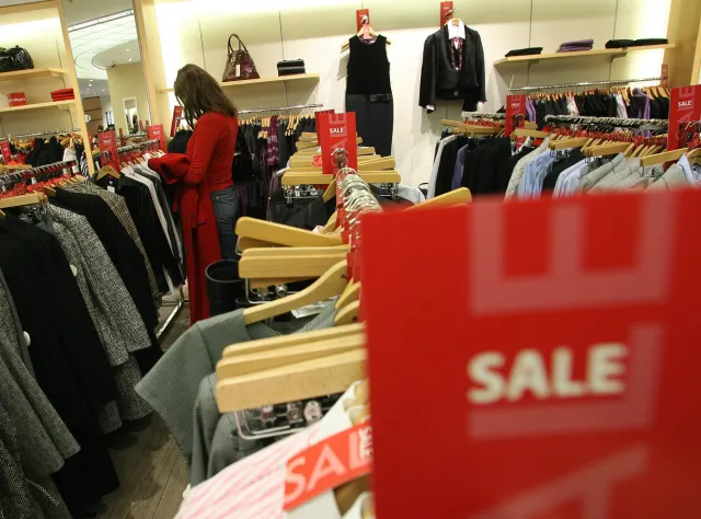 Jak nie zbankrutować w czasie przedświątecznych wyprzedaży? Oto pięć żelaznych zasad