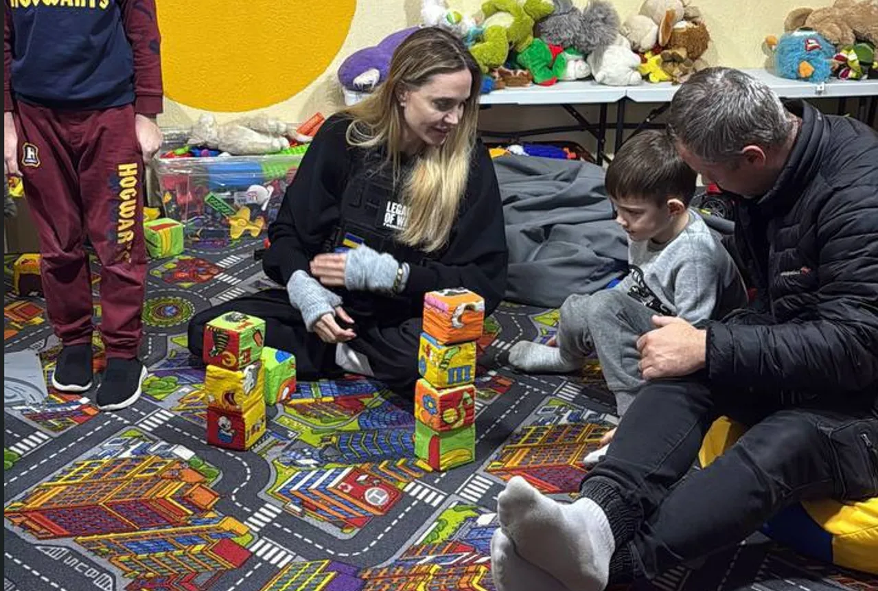 Angelina Jolie negocjuje z ukraińskim WKU? Niecodzienna wizyta aktorki!