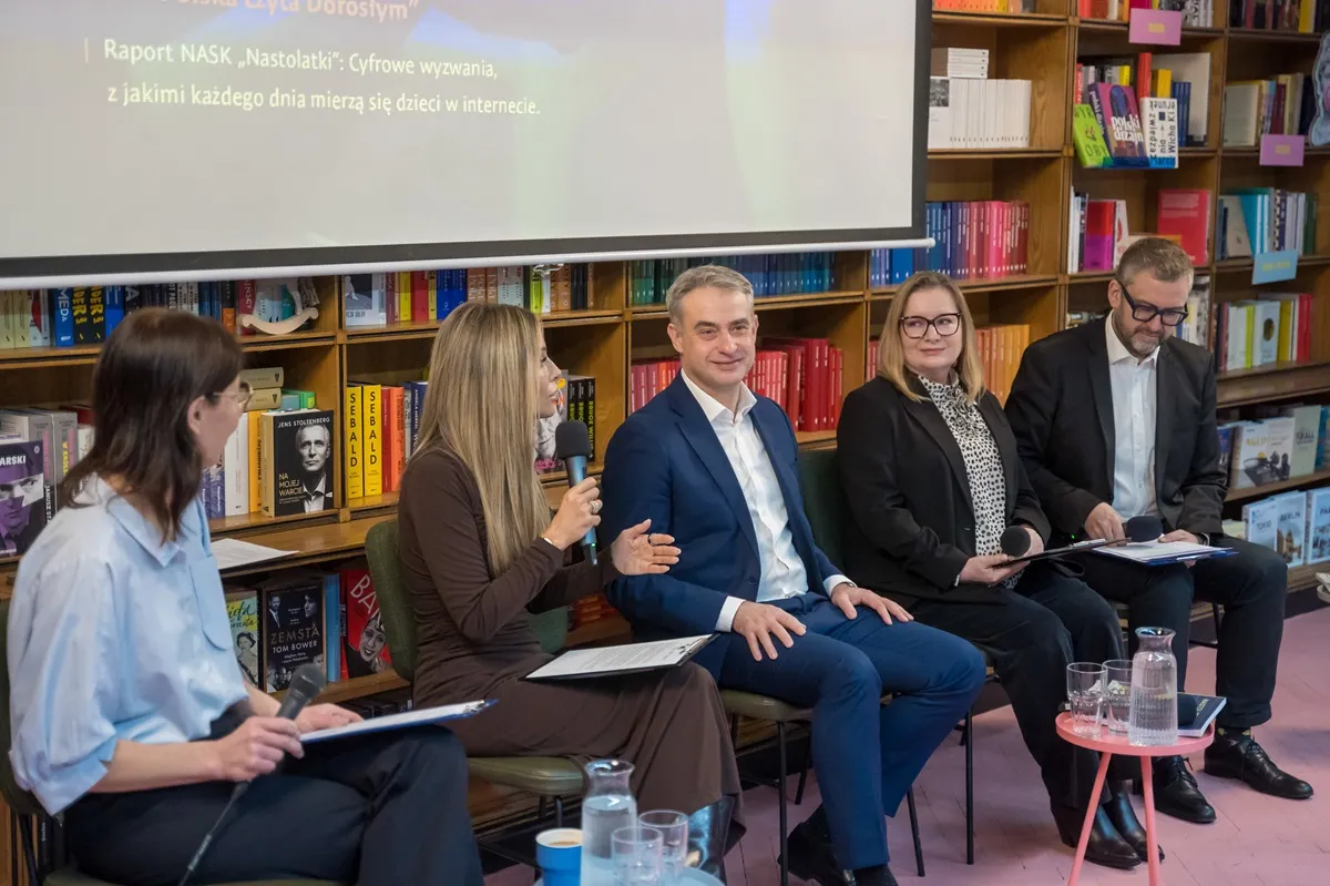 Rodzice nie znają swoich dzieci: cyberprzemoc, pornografia i spotkania z dorosłymi z sieci – raport, który musi przeczytać każdy opiekun