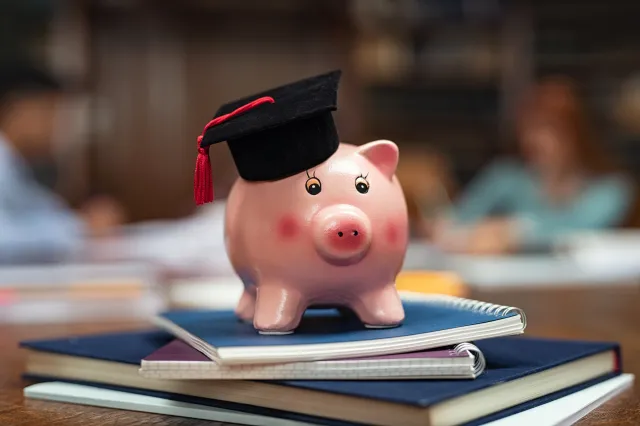 Dodatkowe pieniądze dla studentów w 2025 roku. Jakie świadczenia można uzyskać? Kto może zyskać dodatkowe pieniądze?