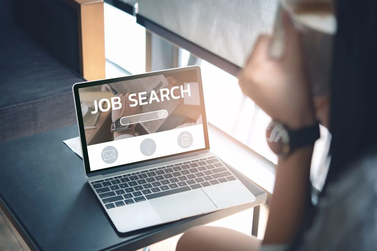 Jedno słowo w ogłoszeniu o pracę może narazić firmę na kłopoty. Od 24 grudnia!