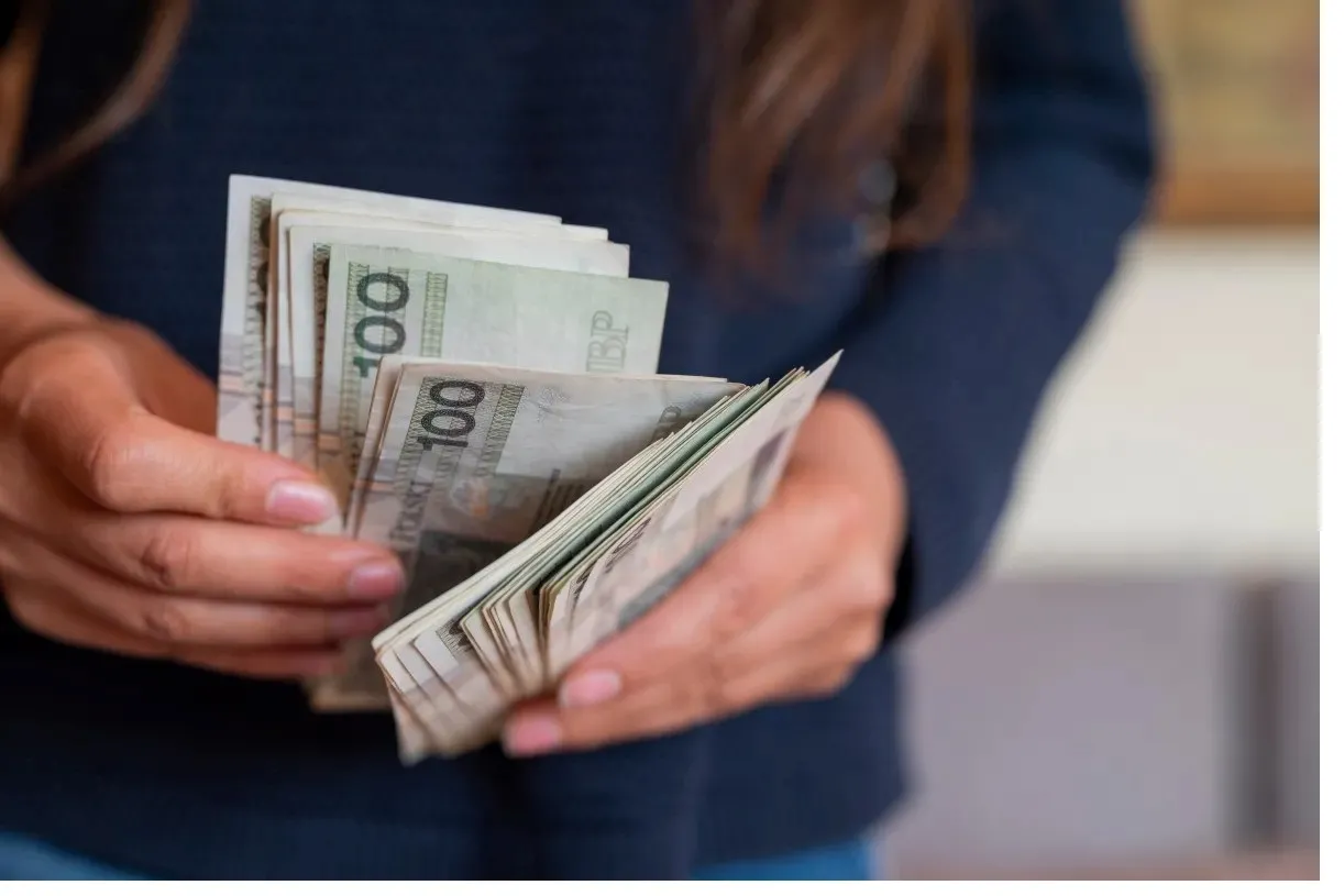 Ponad 8 tysięcy złotych. To nowa pensja minimalna. Podwyżki dla setek tysięcy Polaków już od lipca. Decyzja już zapadła