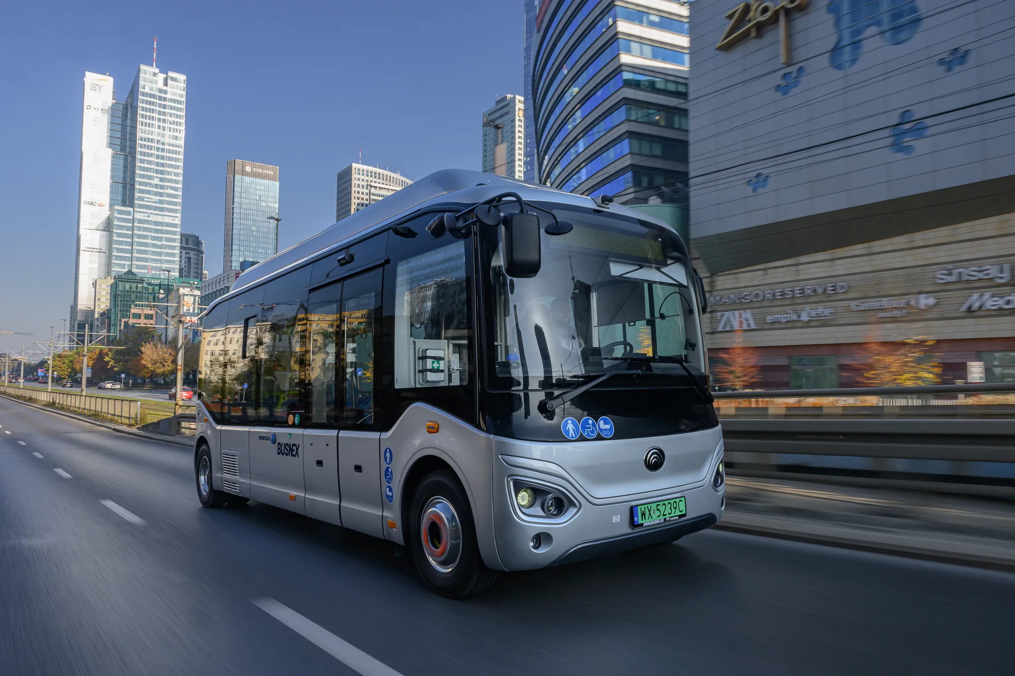 Rząd otwiera Fundusz autobusowy dla kolejnych miast. Chodzi o walkę z tzw. białymi plamami
