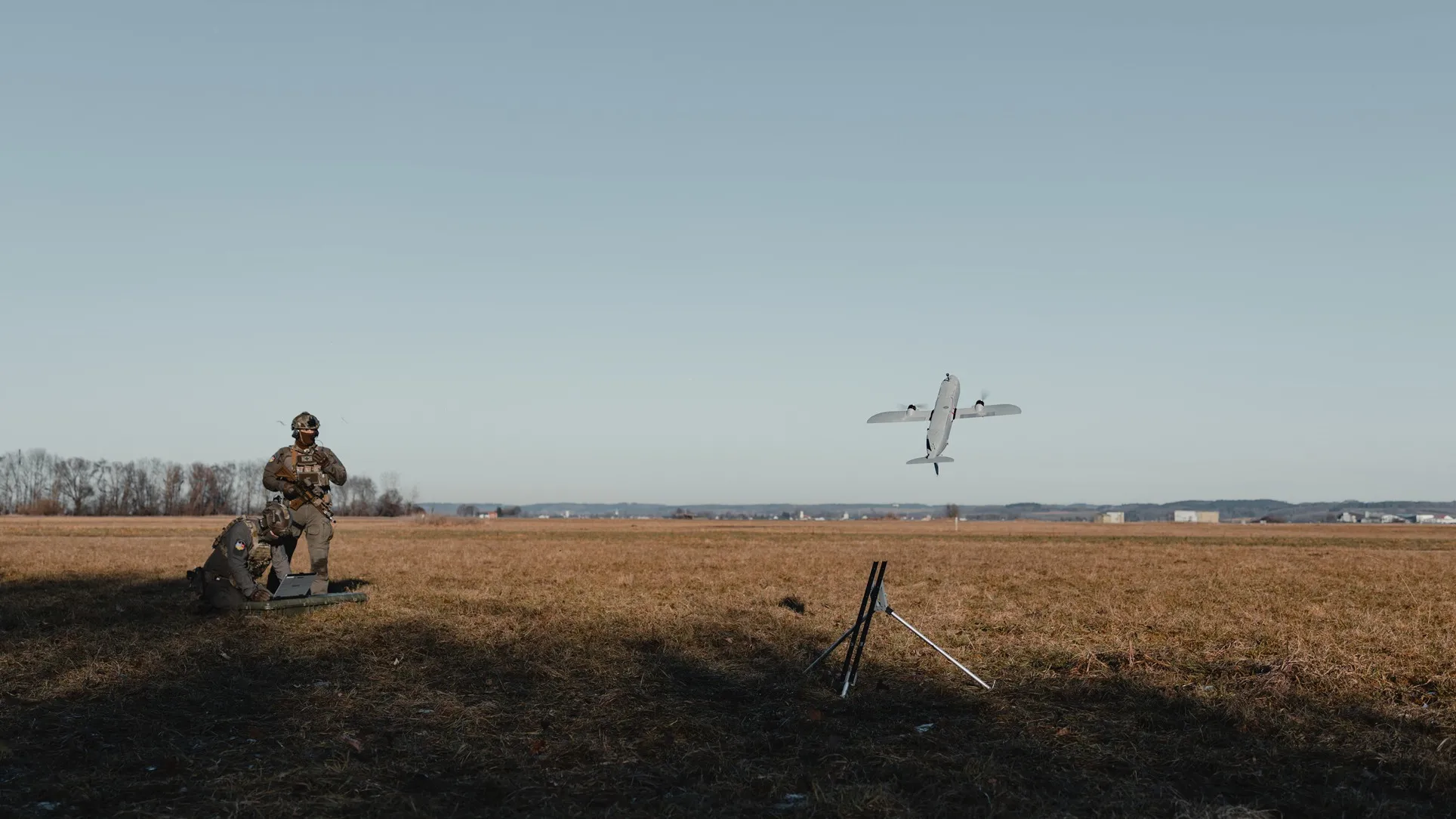 Po co używać drogiej rakiety do zestrzelenia taniego drona? TYTAN Technologies chce produkować w Polsce systemy do zwalczania dronów [Wywiad]