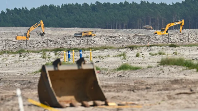 Kolejka chętnych na "polską" elektrownię jądrową. Czy reaktory dotrą na czas?