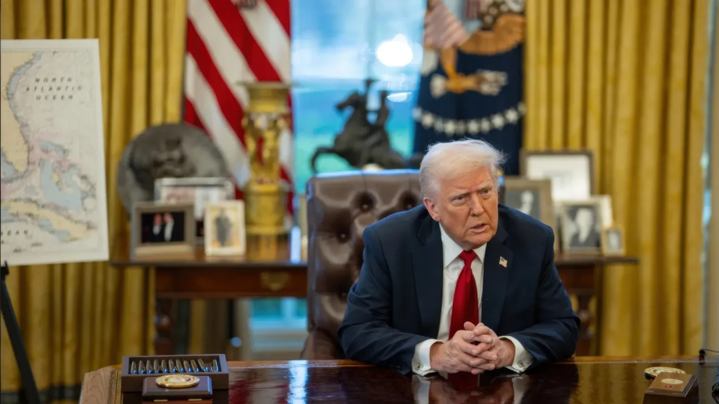 Donald Trump eskaluje konflikt handlowy z strategicznym partnerem jakim jest Kanada. Uznał cła za nie wystarczające i podpisał dokument całkowicie zakazujący importu wybranych produktów, w tym pojazdów, alkoholu i pr,oduktów rolnych.