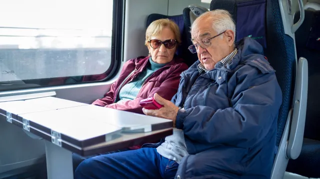 Wielka zniżka na bilety PKP Intercity. Tymi składami seniorzy pojadą niemal za darmo