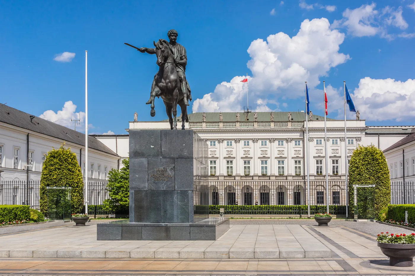 Klamka zapadła: wiek emerytalny w górę i taki sam dla kobiet i mężczyzn. Prezydent podpisał ustawę. Sprawdź, której grupy dotyczą zmiany