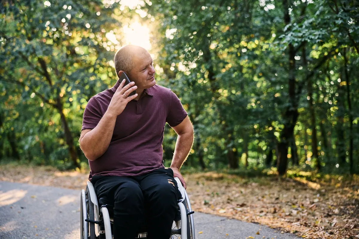 Rewolucyjne zmiany dla osób z niepełnosprawnościami – rząd przyjął projekt ustawy o asystencji osobistej
