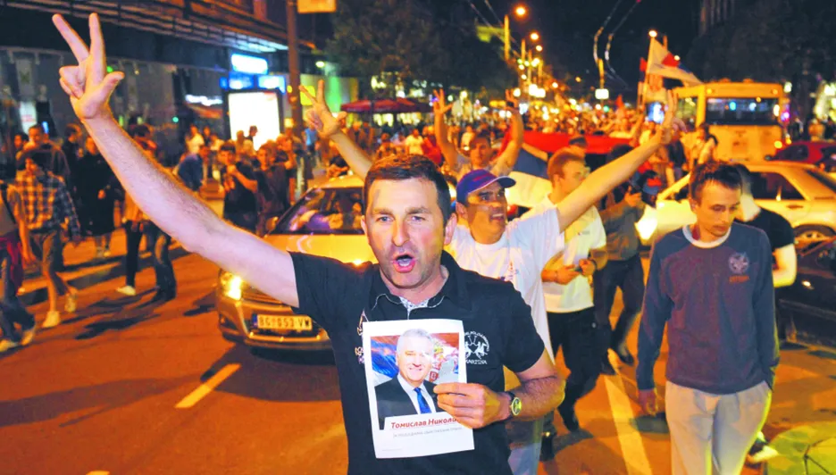 Przebudowa systemu prawnego i zdecydowane działania rządu podobają się konserwatywnej serbskiej ulicy