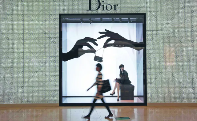 Rządy oskubują najbiedniejszych, bogatym pomagają mnożyć fortuny