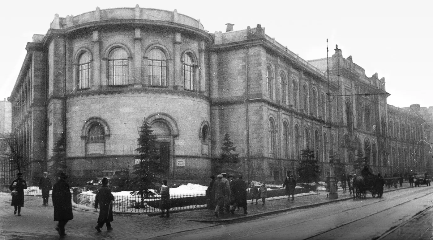 1018734-ghelamco-arch-polish-bank.jpg