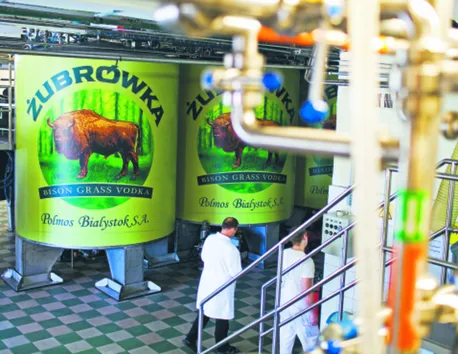 Żubrówka to symbol polskiej wódki. Teraz samo określenie „polska wódka” będzie symbolem jakości - fot.. Bloomberg