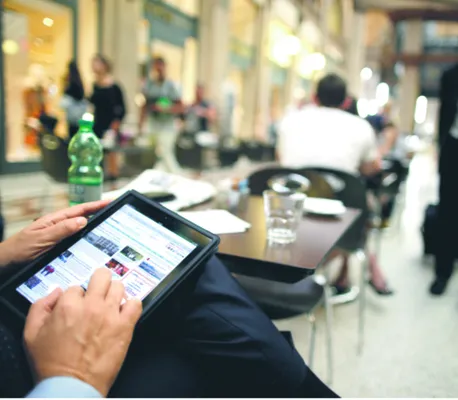 Przybywa m-internautów. Natarcie producentów tabletów i smartfonów trwa