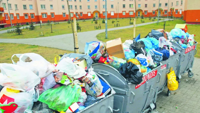 Ustawa śmieciowa: Mieszkańcy sprzątają bałagan po mieście