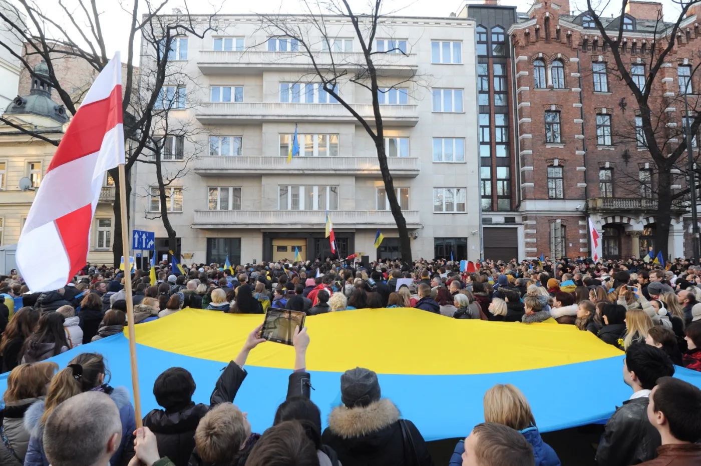 Wiec przed ambasadą Ukrainy