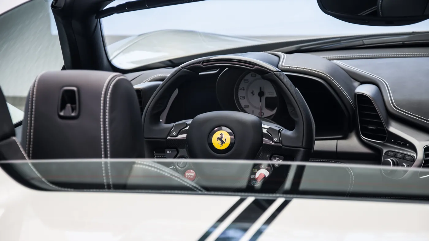 1991985-ferrari-458-spider-wnetrze.jpg