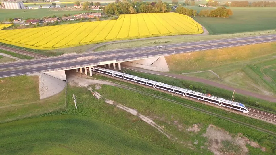 Dart pod trasą ekspresową