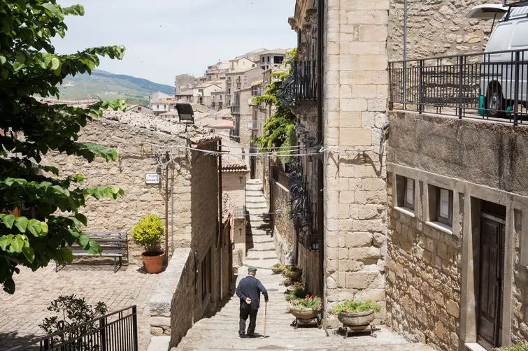 Druga europejska Grecja. Południowe Włochy umierają