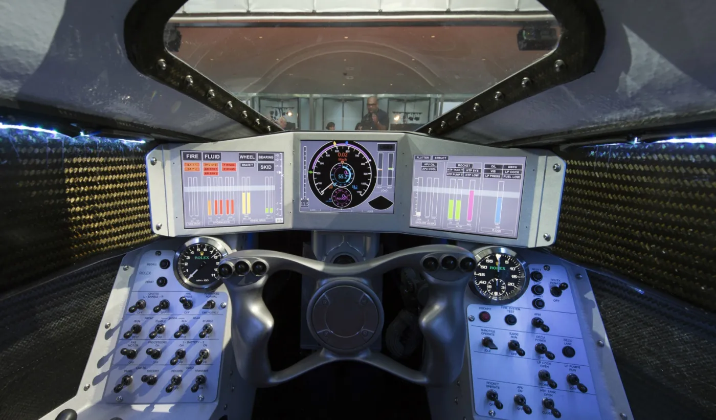 2320917-bloodhound-ssc-kokpit-fot.jpg