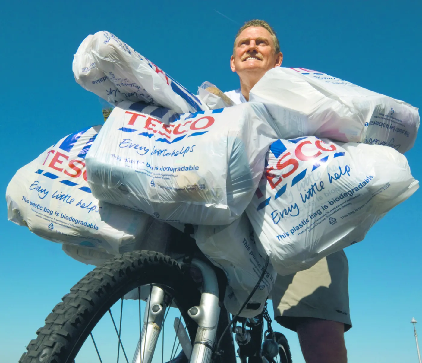 MARZEC - GRECJA SIĘ STACZA, TESCO PAKUJE WALIZKI