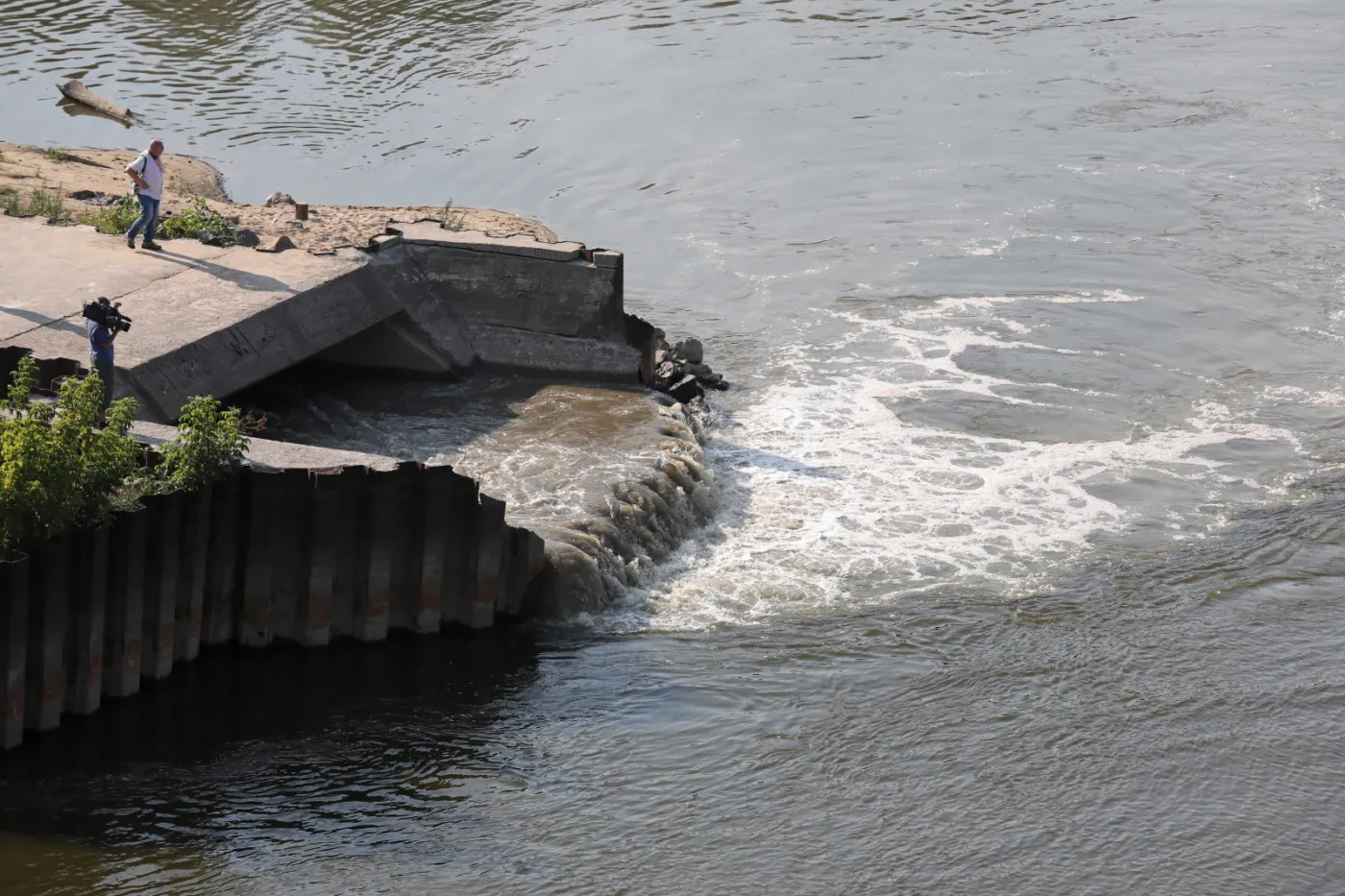 MŚ: Istnieje zagrożenie epidemiologiczne. Należy jak najszybciej zahamować zrzut ścieków