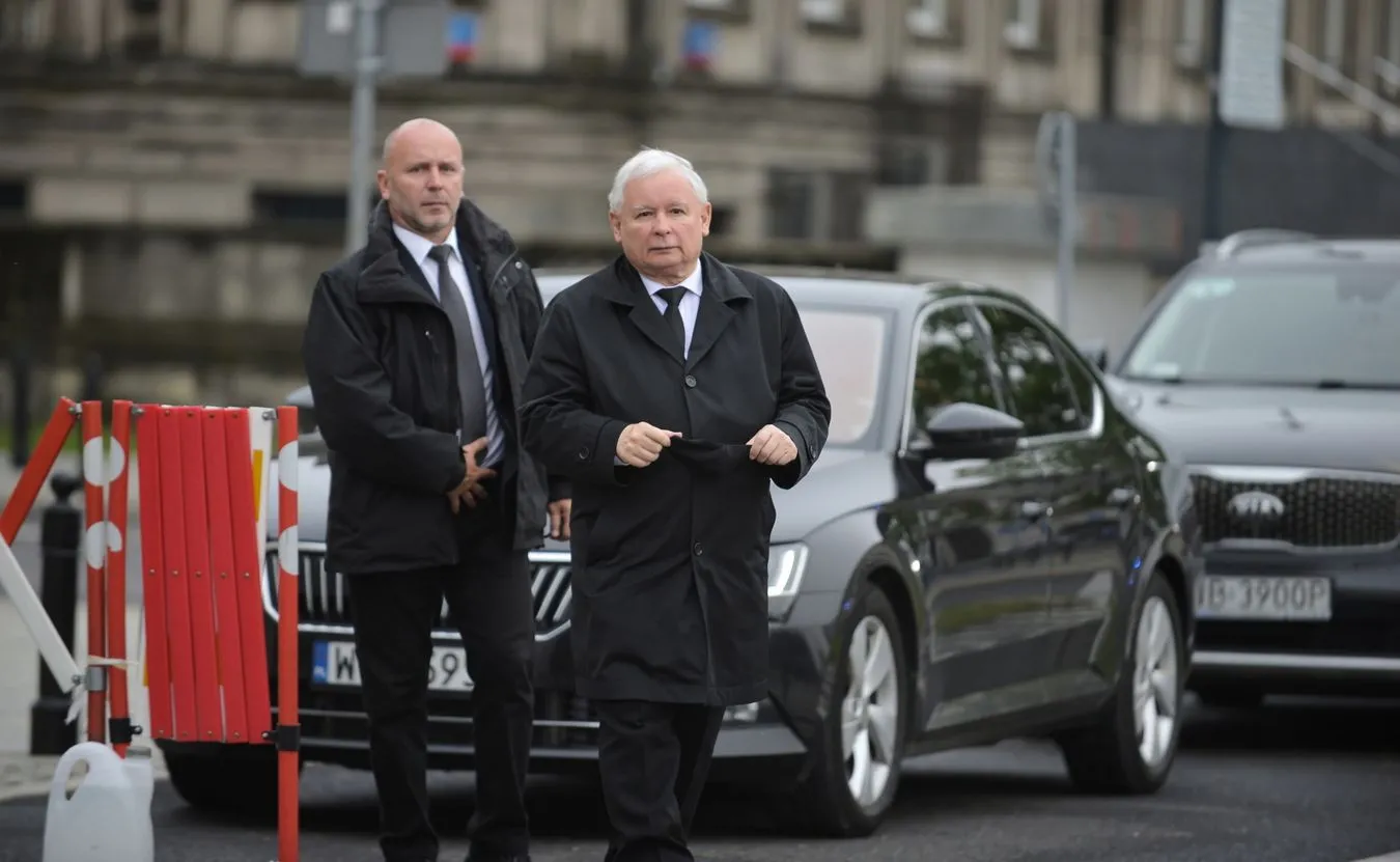KO: Tańsze byłoby zapewnienie prezesowi Kaczyńskiemu ochrony SOP