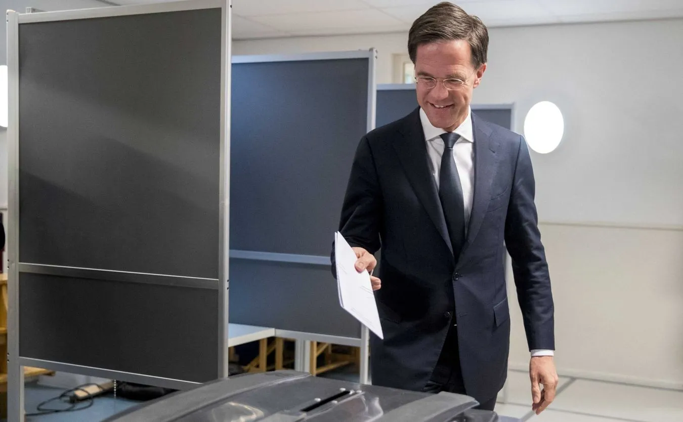 Centroprawica Ruttego wygrywa wybory. Wilders poniżej oczekiwań