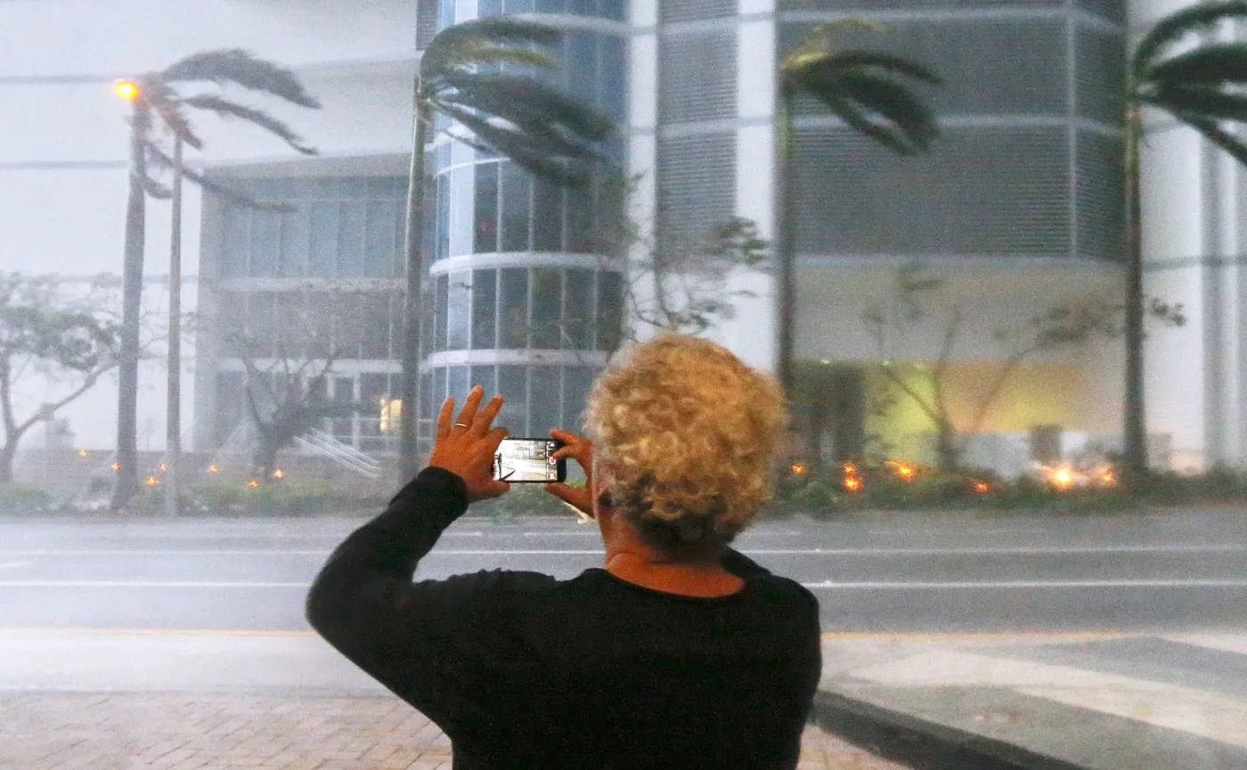 Metr wody na ulicach Miami. Huragan Irma sieje spustoszenie na Florydzie